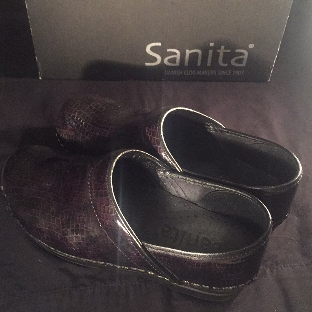 Sanita Danish Clogs Black Crocodile Leather EUC